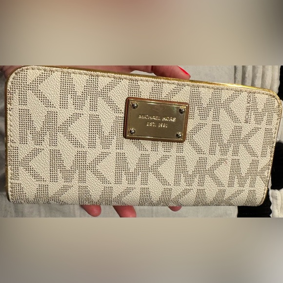 Michael Kors Handbags - Michael Kors Jet Set Travel Continental Wallet Vanilla signature logo Classic